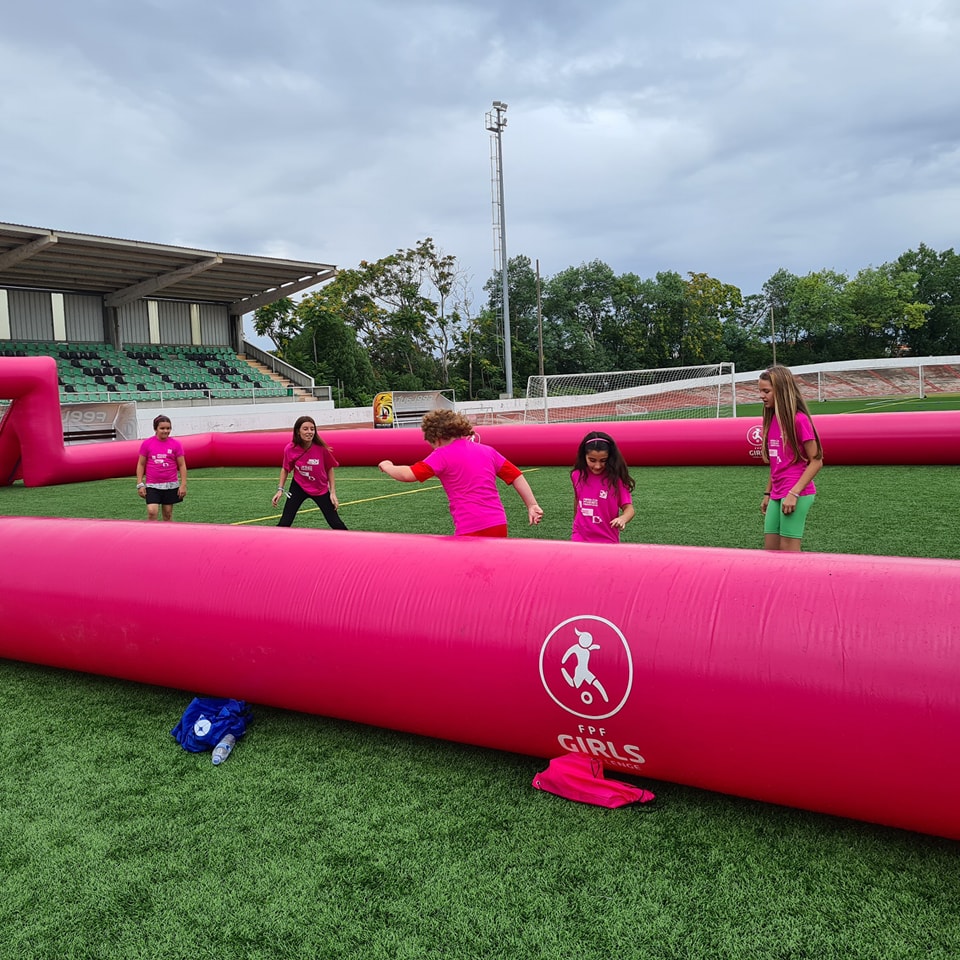 Bora Lá Meninas, Vamos Jogar Á Bola